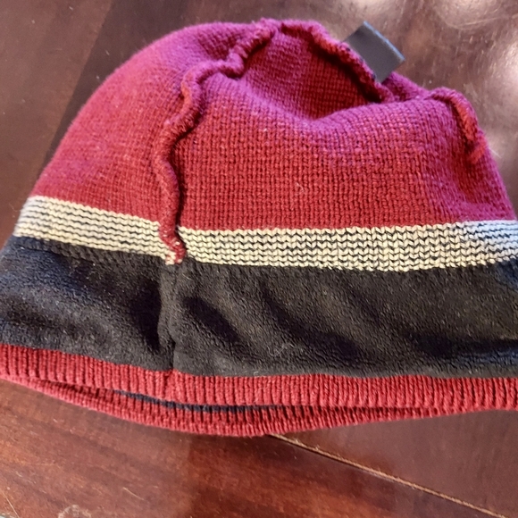USA Knit Beanie Hat in Navy & Maroon. Unisex. - Picture 6 of 6